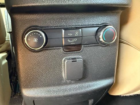 Used 2016 Ford Explorer XLT w/ Equipment Group 202A image 14