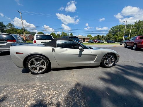 Used 2005 Chevrolet Corvette Convertible w/ Preferred Equipment Group RWD image 4