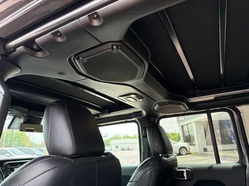 Used 2019 Jeep Wrangler Unlimited Sahara AWD/4WD image 30