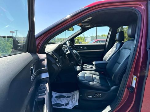 Used 2018 Ford Explorer XLT w/ Equipment Group 202A AWD/4WD image 25