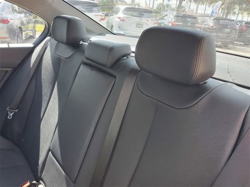 Used 2018 BMW 320i Sedan image 12