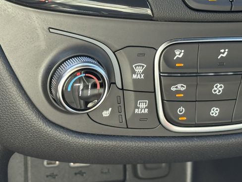 Used 2023 Chevrolet Equinox RS image 33