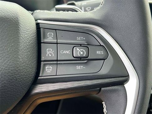 Certified 2023 Jeep Grand Cherokee Altitude image 27