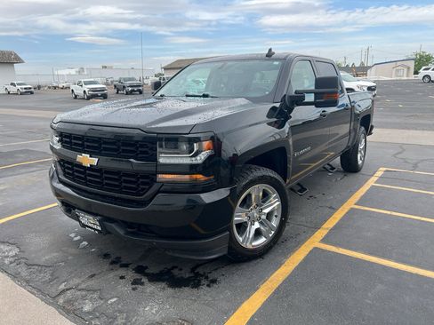 Used 2018 Chevrolet Silverado 1500 Custom w/ Custom Value Package AWD/4WD image 8