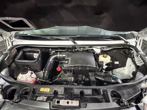 Used 2020 Mercedes-Benz Sprinter 2500 image 33