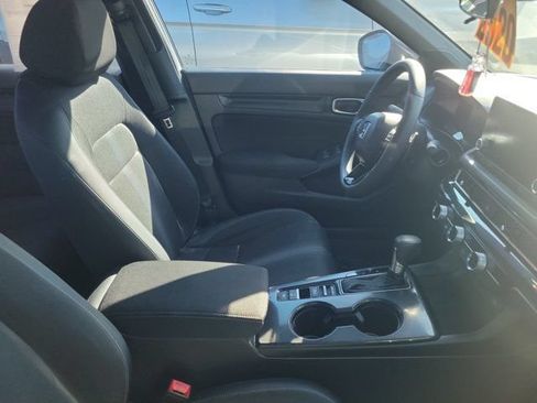 Used 2025 Honda Civic Sport image 3
