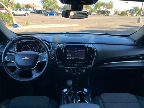 Used 2022 Chevrolet Traverse LT image 28