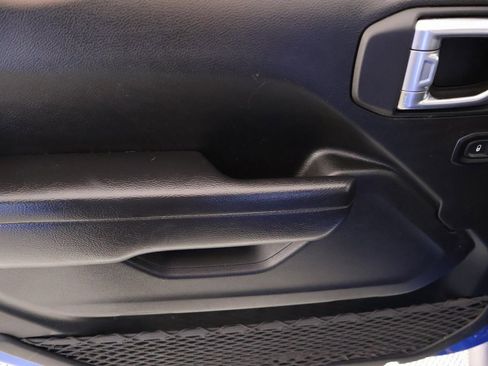 Used 2022 Jeep Gladiator Sport image 14