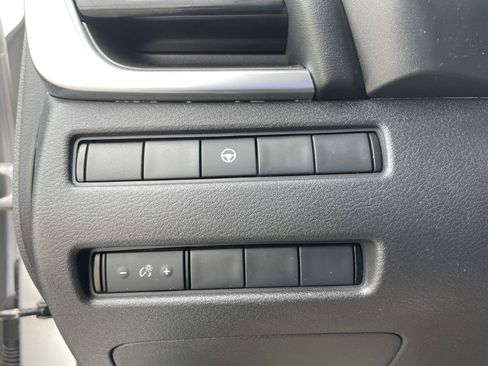 Used 2021 Nissan Rogue SV FWD image 21