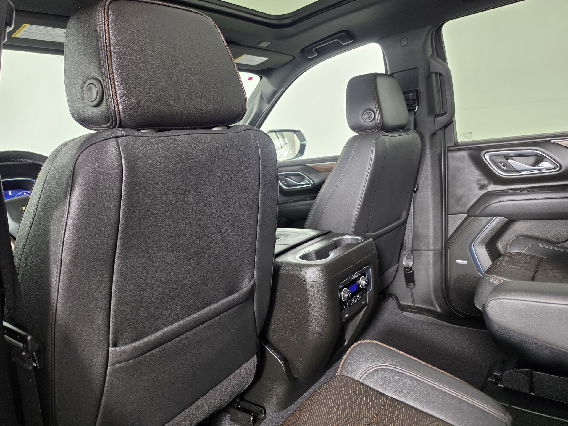 Used 2023 Chevrolet Tahoe High Country AWD/4WD image 24