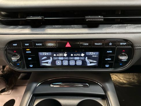 New 2026 Genesis G90 3.5T Prestige image 18