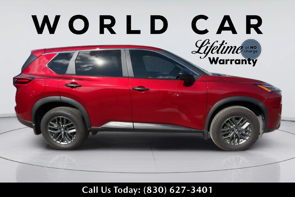Used 2025 Nissan Rogue S FWD image 2