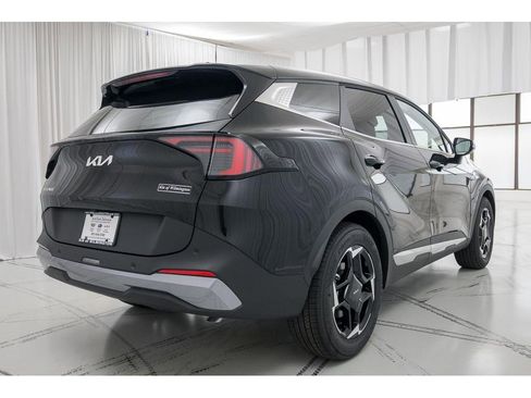 New 2026 Kia Sportage EX image 7
