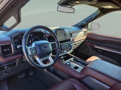 Certified 2024 Ford Expedition Limited image 6