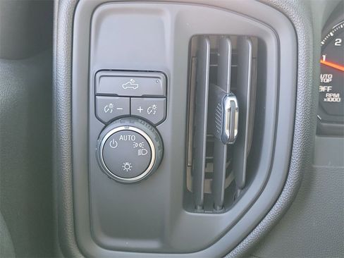 Used 2025 Chevrolet Silverado 1500 Custom image 17