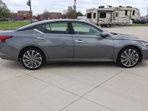 Used 2023 Nissan Altima 2.5 SL FWD image 5