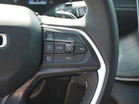 New 2025 Jeep Grand Cherokee Limited w/ Black Appearance Package AWD/4WD image 27
