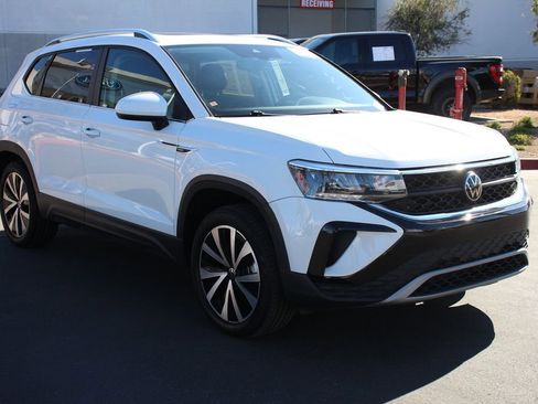 Used 2023 Volkswagen Taos SE image 11