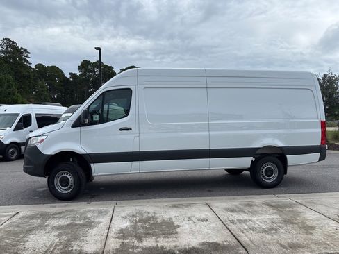 Used 2024 Mercedes-Benz Sprinter 2500 image 6