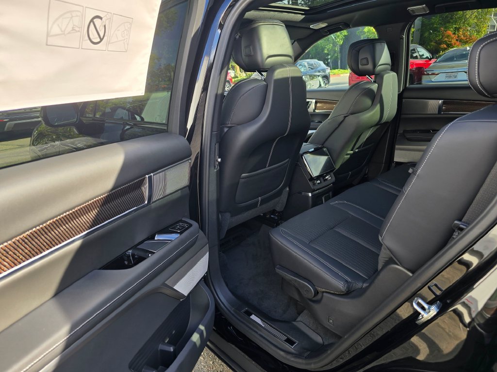 New 2027 Cadillac Vistiq Luxury AWD/4WD image 16