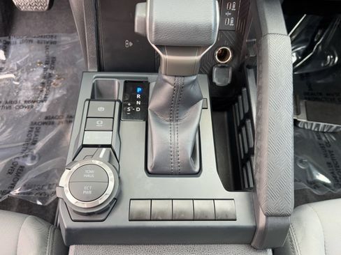 Certified 2025 Toyota Tacoma SR5 image 28