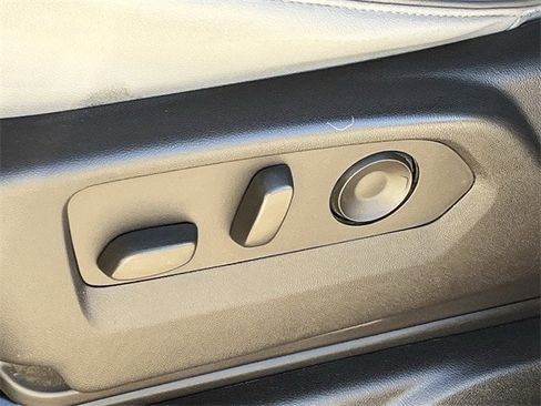 Used 2022 GMC Yukon SLT w/ SLT Premium Package image 29