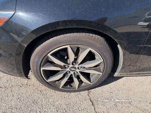 Used 2017 Chevrolet Malibu LT w/ Leather Package FWD image 8