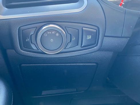 Used 2020 Ford Edge SE image 14