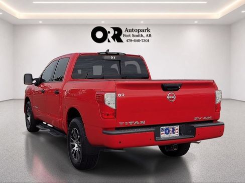 Used 2024 Nissan Titan SV w/ SV Convenience Package AWD/4WD image 4