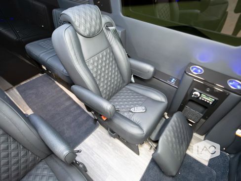 Used 2025 Mercedes-Benz Sprinter 2500 image 4