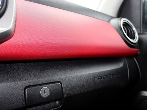 Used 2016 Toyota Tacoma SR5 image 29