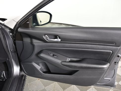 Used 2024 Nissan Altima 2.5 SV FWD image 36