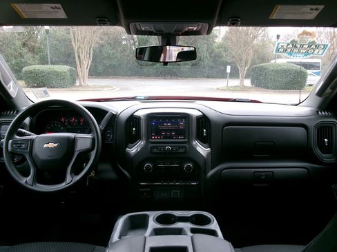 Used 2020 Chevrolet Silverado 1500 Custom w/ Custom Value Package image 15