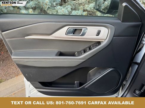 Used 2025 Ford Explorer Active AWD/4WD image 16