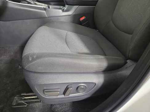 Used 2025 Toyota RAV4 XLE FWD image 30
