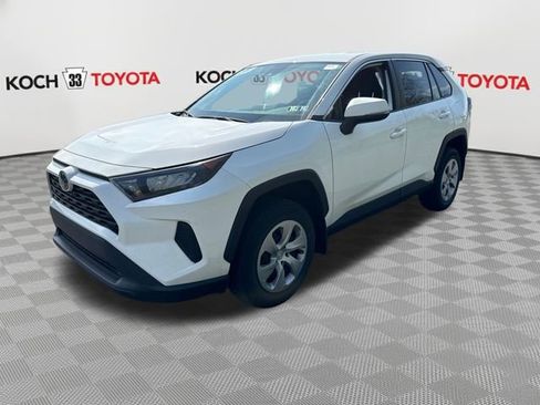 Used 2022 Toyota RAV4 LE AWD/4WD image 3