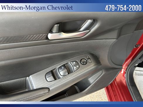Used 2024 Nissan Altima 2.5 SV FWD image 12