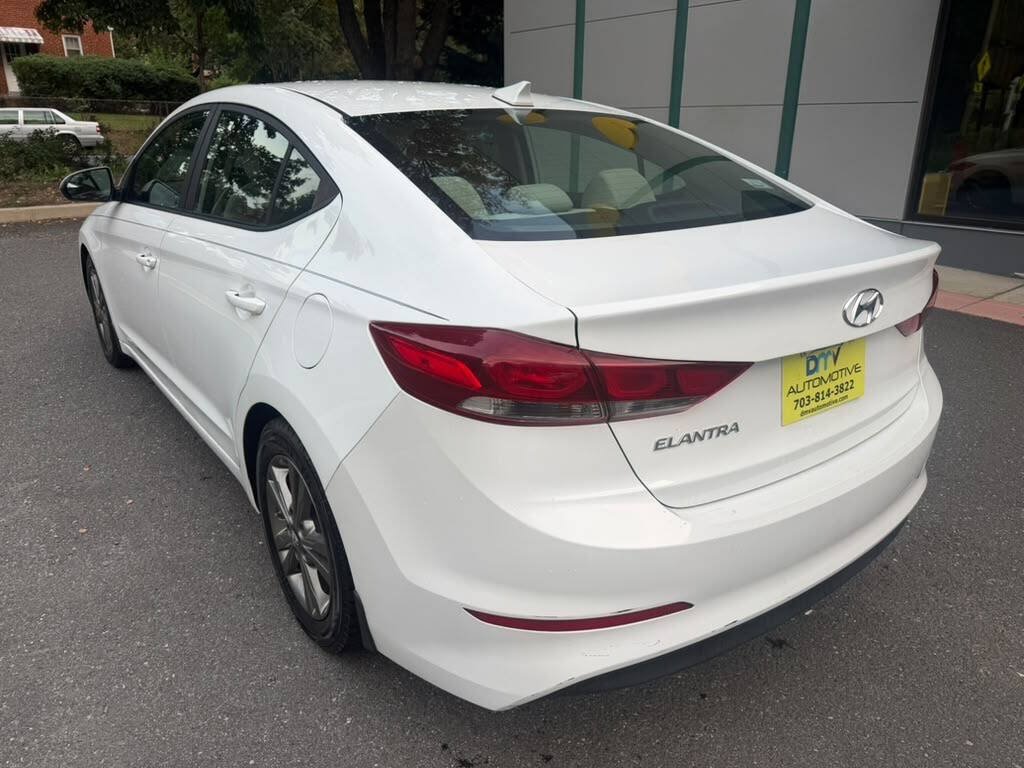 Used 2017 Hyundai Elantra SE FWD image 11