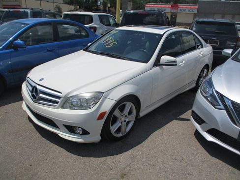 Used 2010 Mercedes-Benz C 300 4MATIC Sedan image 3