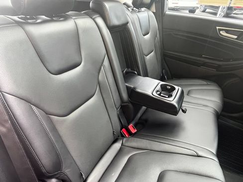 Used 2018 Ford Edge Titanium w/ Equipment Group 302A AWD/4WD image 31