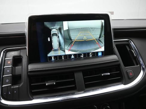 Used 2022 Chevrolet Suburban LT w/ Luxury Package RWD image 3