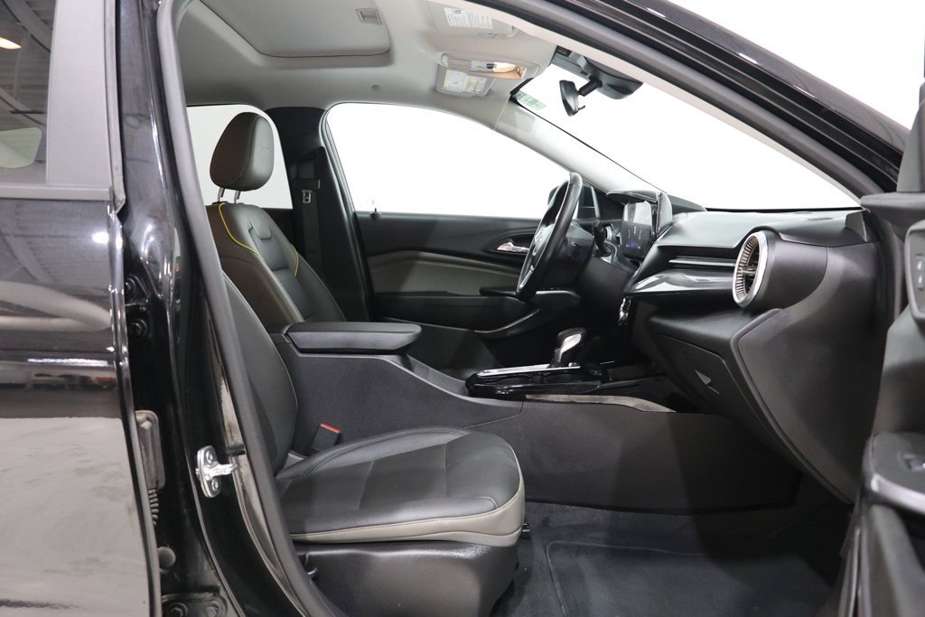 Used 2025 Chevrolet Trax ACTIV w/ Sunroof Package FWD image 32