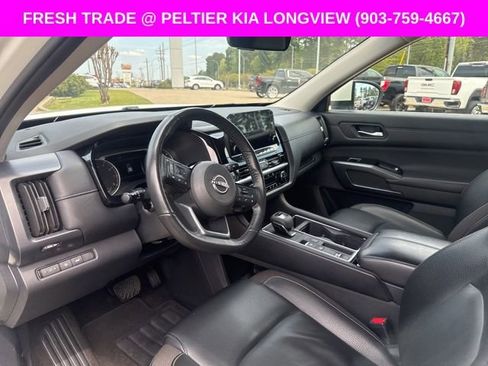 Used 2023 Nissan Pathfinder SL w/ Black Appearance Package image 5