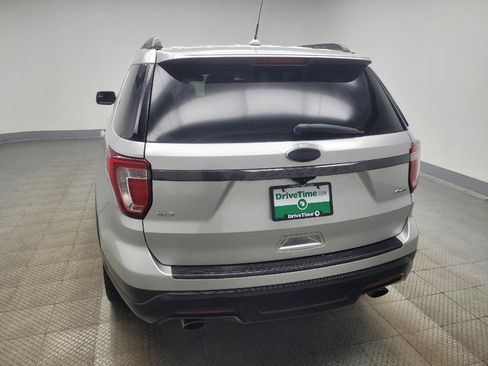 Used 2018 Ford Explorer XLT w/ Equipment Group 202A image 6