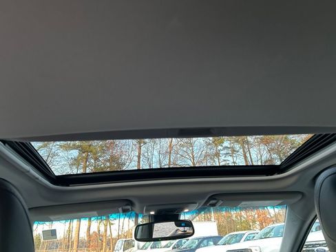 Used 2018 Toyota Camry L image 25