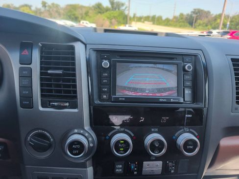 Used 2017 Toyota Sequoia Platinum AWD/4WD image 37