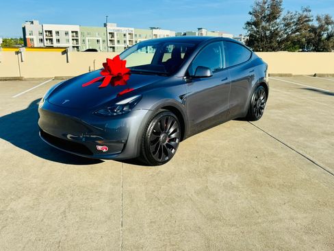 Used 2023 Tesla Model Y Performance AWD/4WD image 1