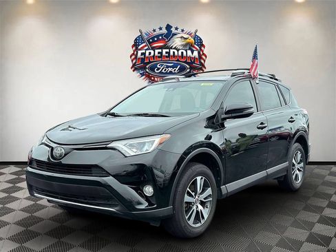 Used 2017 Toyota RAV4 XLE FWD image 2