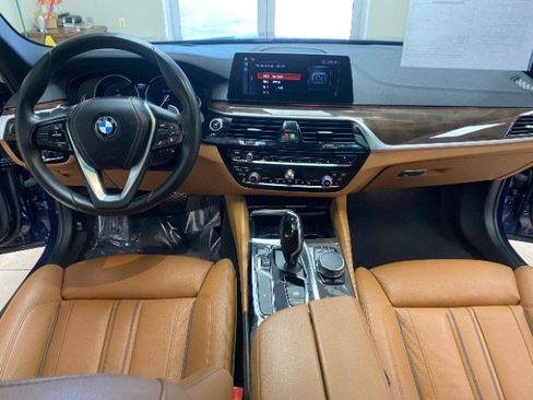 Used 2018 BMW 530i w/ Premium Package RWD image 25