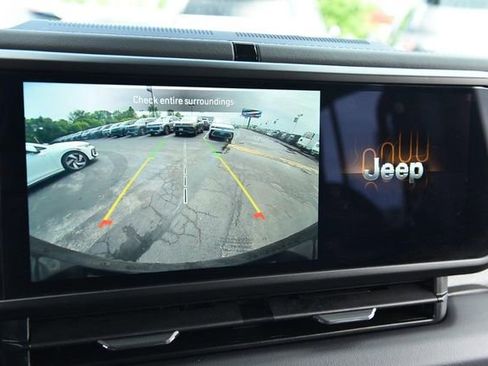 Used 2025 Jeep Wrangler Unlimited Sahara w/ Safety Group AWD/4WD image 13